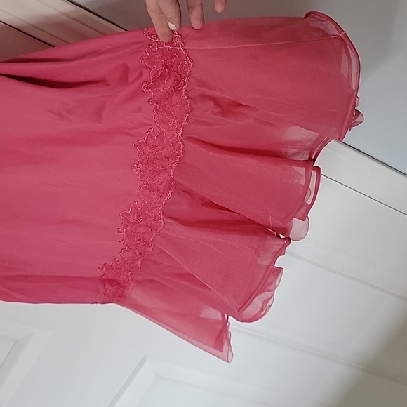 🔴SOLD🔴 Vintage Vanity Fair Hand Dyed Slip in Viva Magenta Size 34 - Picture 3 of 16